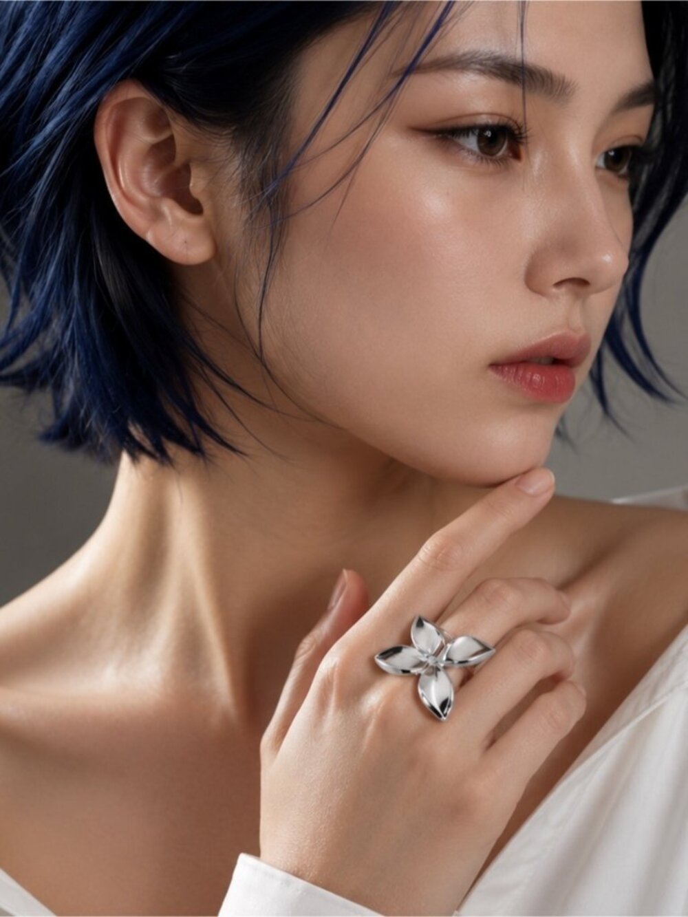 Luxury Polished Silver color Petal Statement Ring